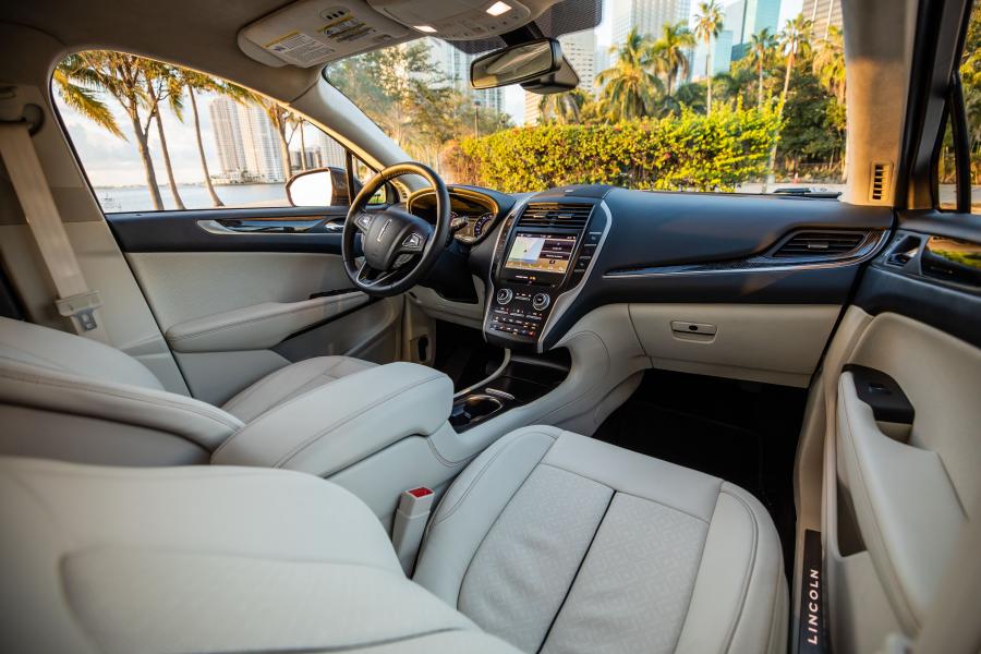 Интерьер Lincoln MKC Black Label 2018 года  (фото 42 из 44)
